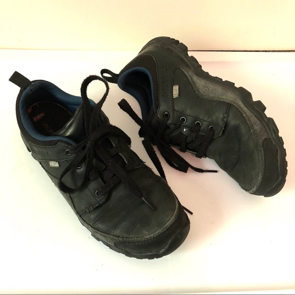 black merrell performance footwear